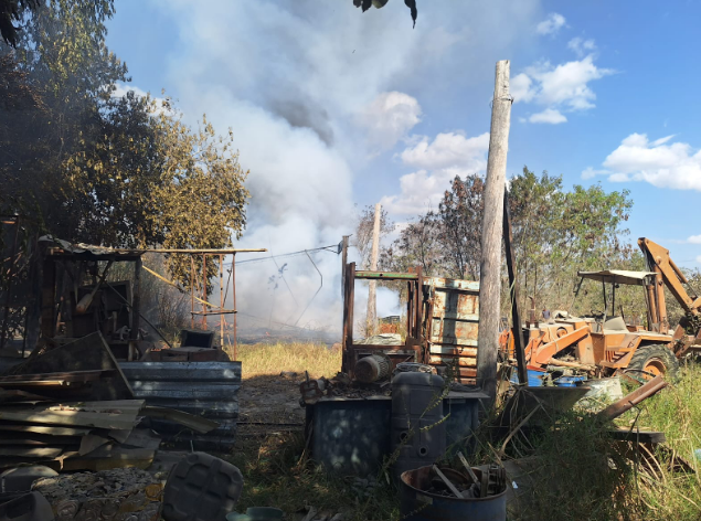 Incêndio atinge quatro propriedades rurais de Arcos