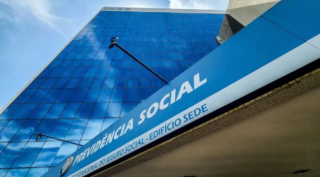 Idade mínima para aposentadoria pode subir para 72 em alguns anos