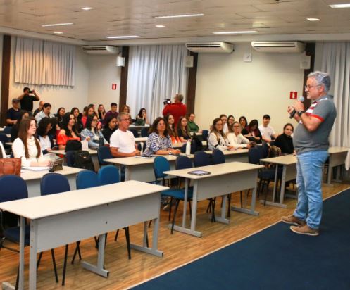 Unifor-MG: alunos participaram de palestra em comemoração ao Dia do Psicólogo