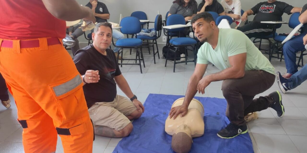 Equipe Tatame do Bem participa de curso sobre brigada de incêndio e primeiros socorros