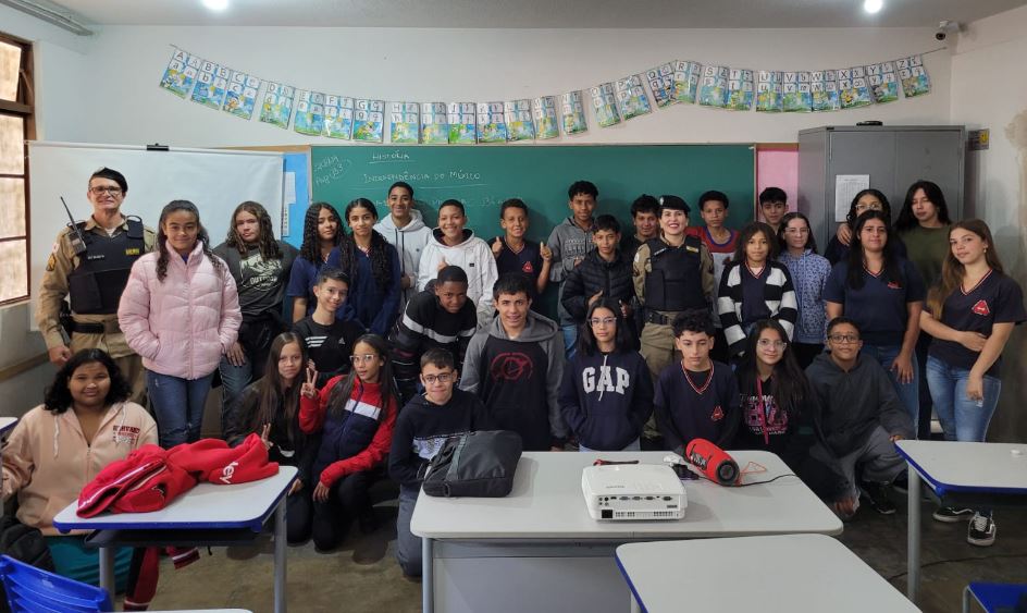 Alunos da Escola Miralda Carvalho participam de palestra sobre violência doméstica