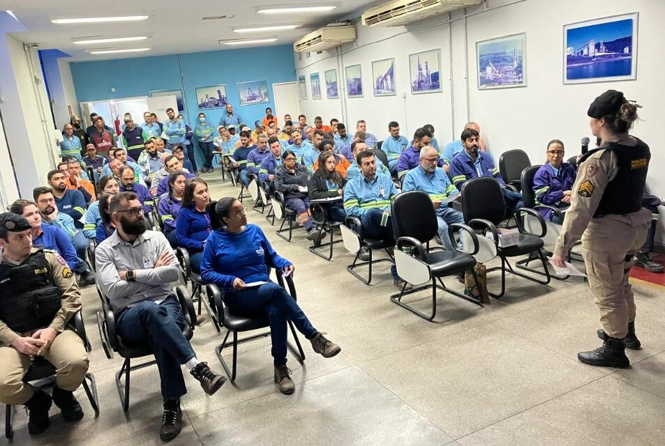 Polícia Militar realiza palestra sobre violência doméstica em Arcos