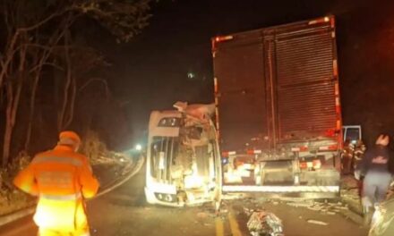Acidente com caminhões deixa duas vítimas fatais em Minas