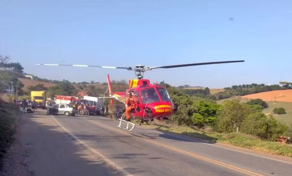 Homem morre e seis ficam feridos após colisão entre carros no Sul de Minas