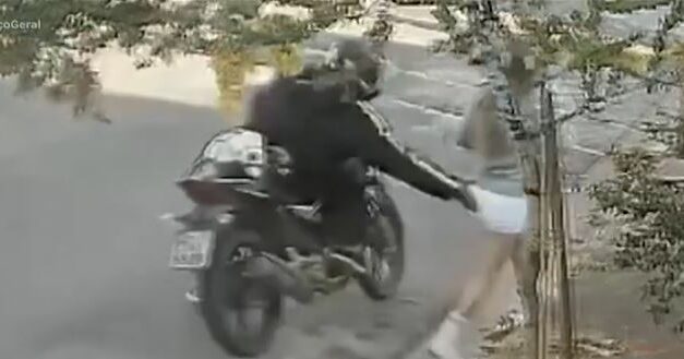 ‘Me senti um lixo’, diz mulher que foi apalpada por motociclista