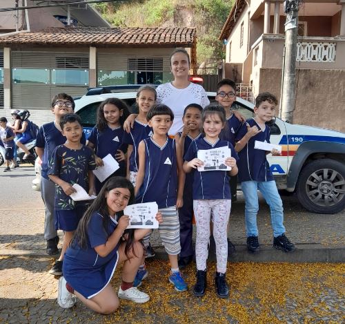 Alunos da Escola Célia de Melo participam de blitz educativa