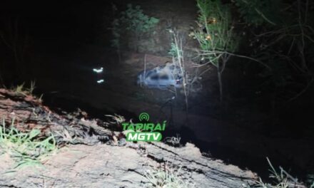 Homem morre após carro cair em ribanceira de 15 metros na BR-262