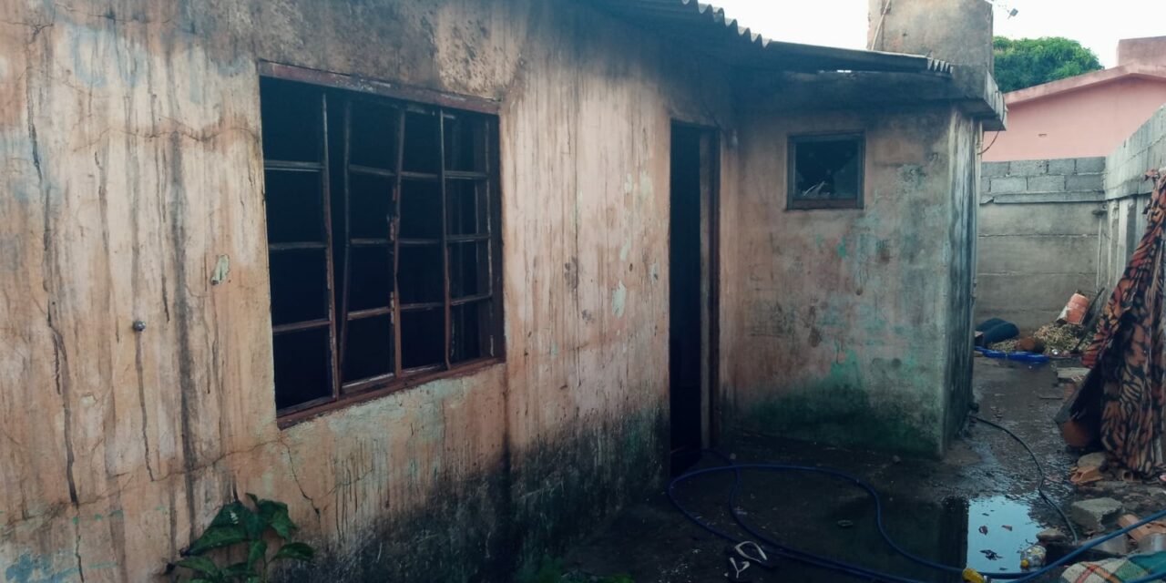 Incêndio de causas suspeitas destrói residência em Lagoa da Prata
