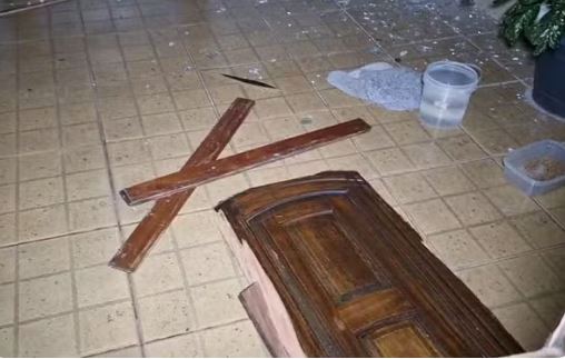 Caseiros são rendidos e chácara é assaltada