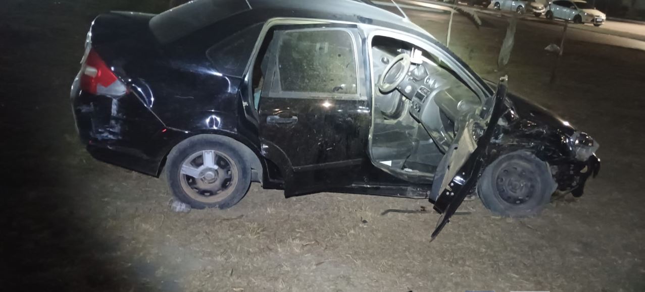 Condutores ficam feridos após colisão entre veículos na BR-354, em Arcos