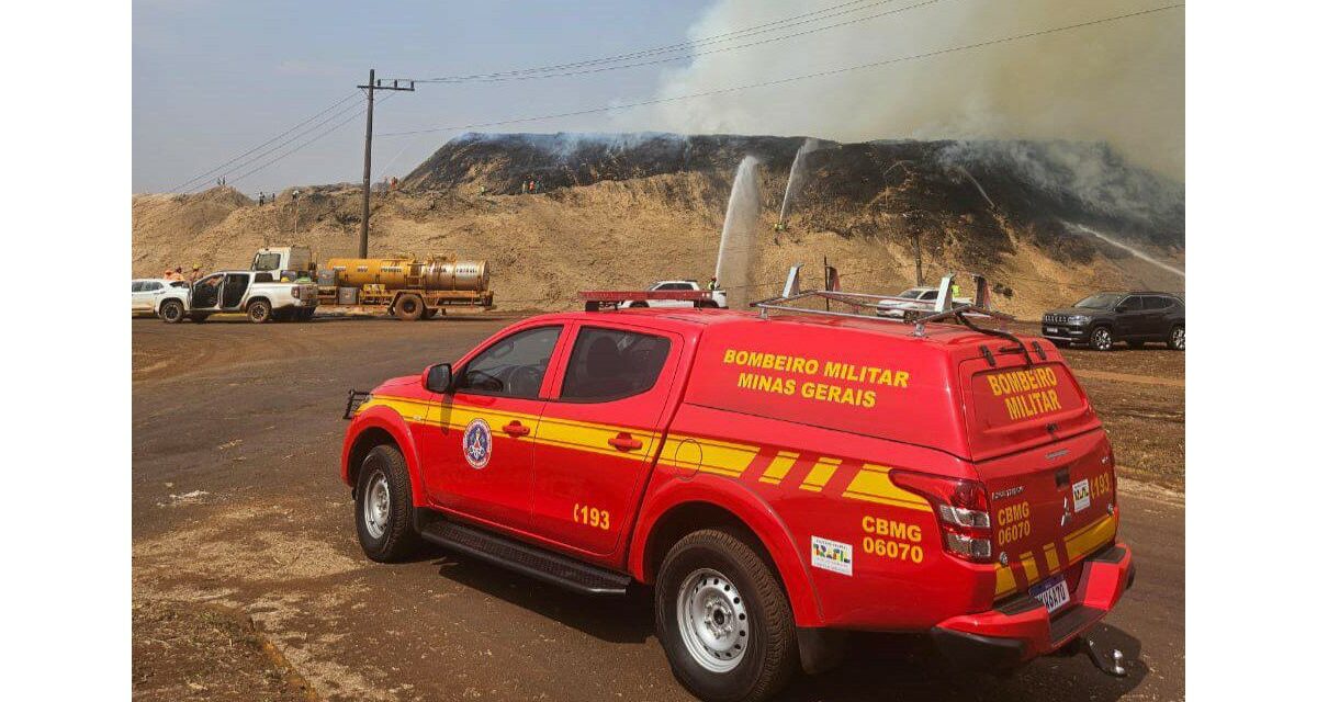 Pilha de bagaço de cana pega fogo e provoca incêndio em usina