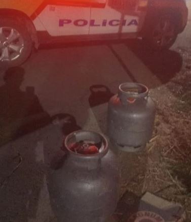 Homem tenta furtar dois botijões de gás e apanha de moradores em Divinópolis