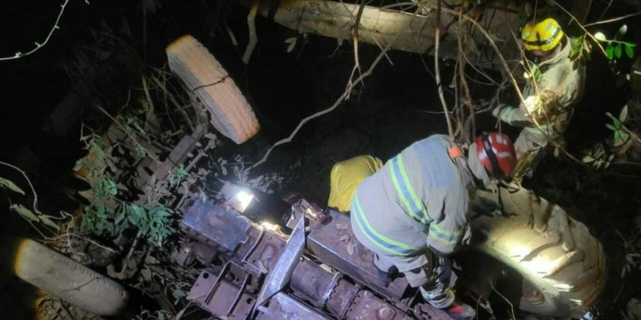 Homem morre ao cair de ponte com trator em Minas