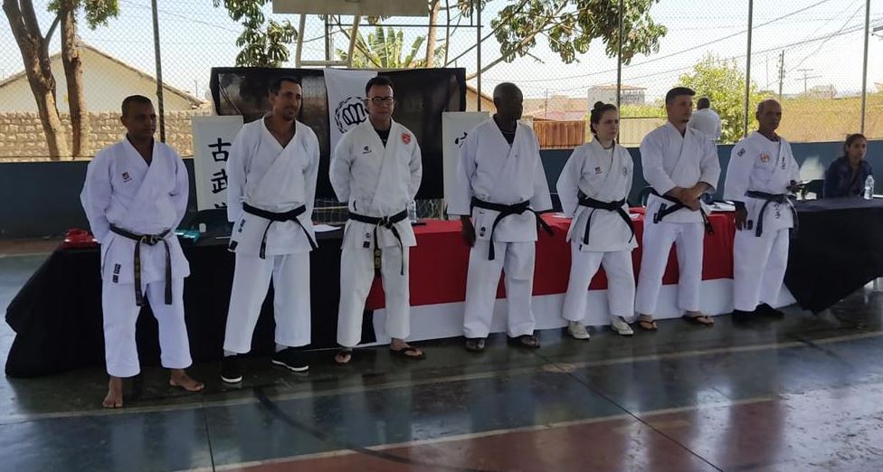 Formiguense participa de banca examinadora de karatê em Lagoa da Prata