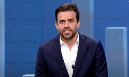 Carlos Bolsonaro diz que Pablo ‘Farçal’ quer destruir Jair Bolsonaro com mentiras