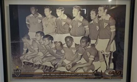 Atlético celebra 55 anos da vitória emblemática sobre a seleção de Pelé e cia