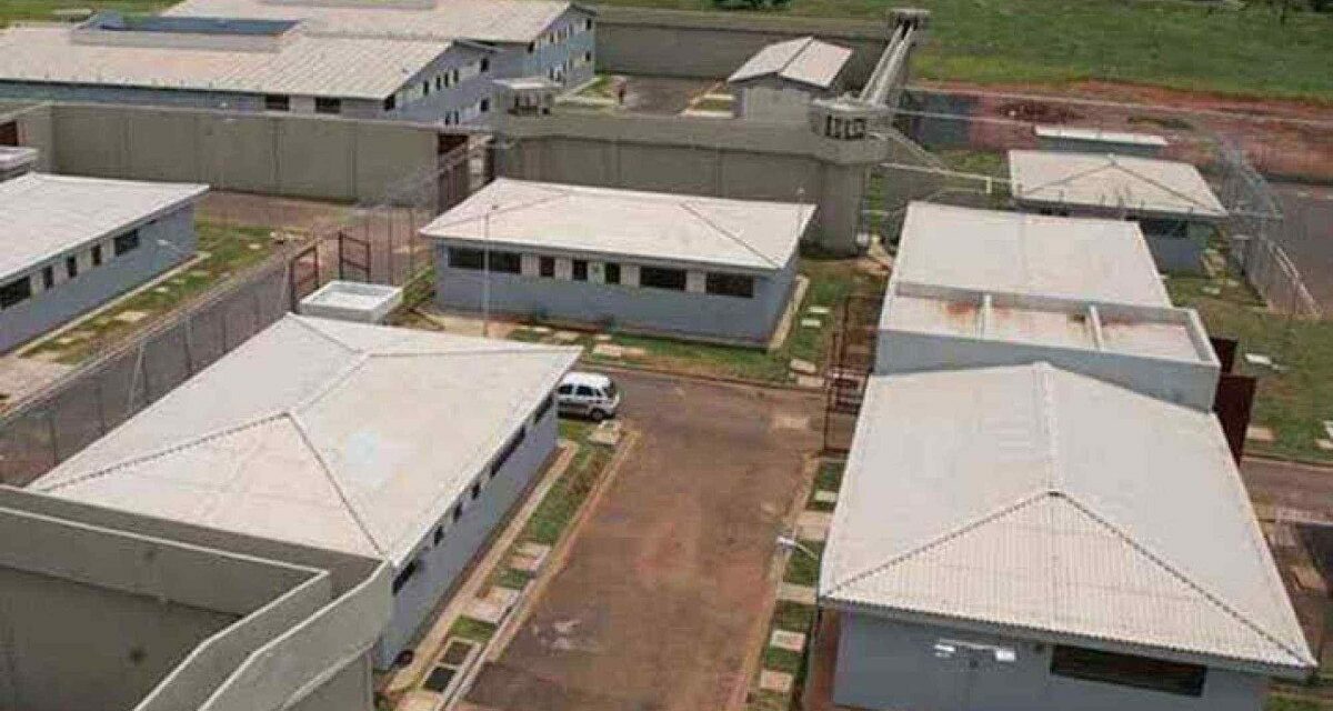 Detento tenta fugir de penitenciária em caminhão de marmita