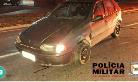 Divinópolis: Motorista inabilitado colide carro contra meio-fio e é preso