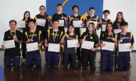 Alunos do Colégio Unifor recebem medalhas da Olimpíada Brasileira de Astronomia e Astronáutica