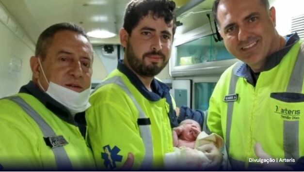 Mulher entra em trabalho de parto e bebê nasce na Fernão Dias, no Sul de Minas