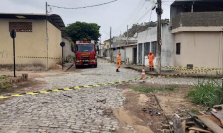 Área em avenida de Formiga é isolada após risco de eletrocussão