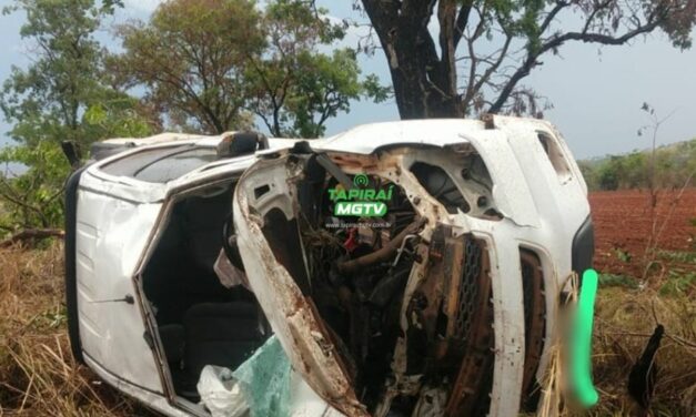 Caminhonete capota na BR-354 e deixa idoso ferido