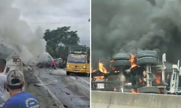 Carreta tomba após colidir contra caminhão, pega fogo e deixa feridos na BR-040, em Juiz de Fora