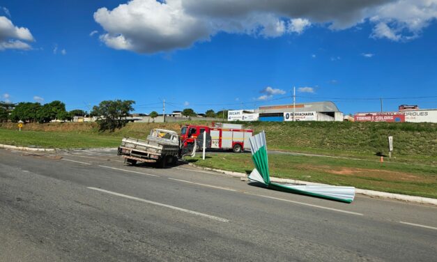 Acidente entre caminhão e carreta é registrado na MG-050, em Formiga