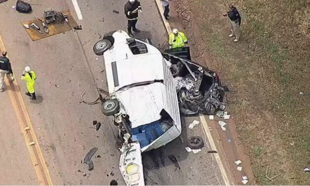 Acidente grave entre van, ônibus e carro mata um e deixa um ferido na BR-040, em Nova Lima