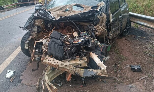 Acidente entre cinco veículos deixa duas vítimas fatais na BR-251, em Minas