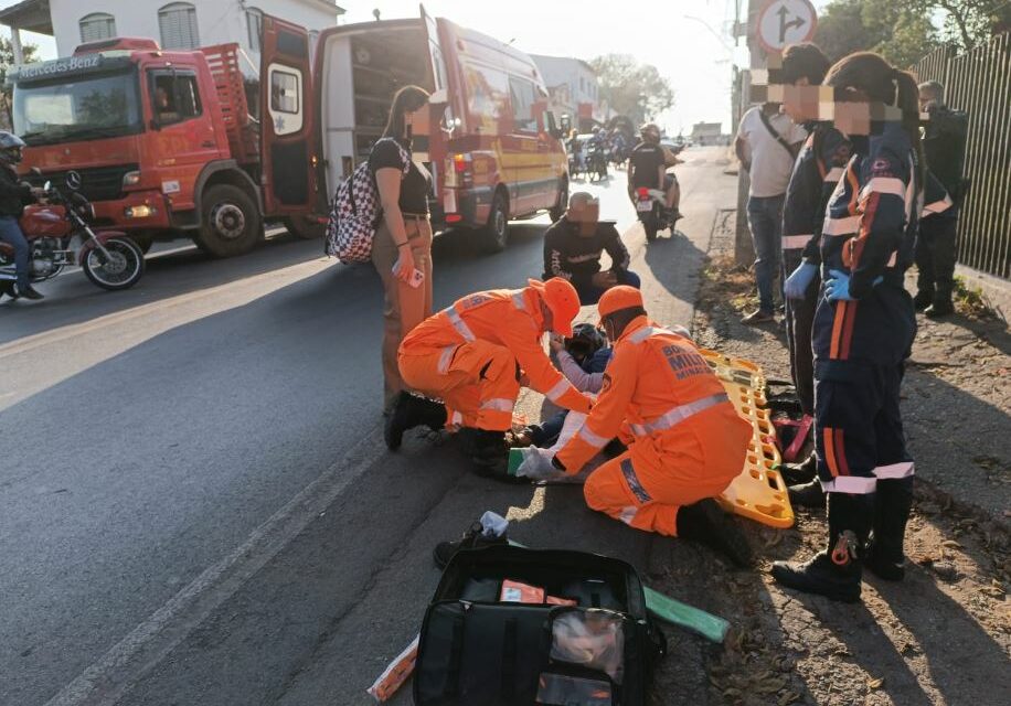 Colisão entre carro e motocicleta deixa homem ferido na Avenida Brasil, em Formiga