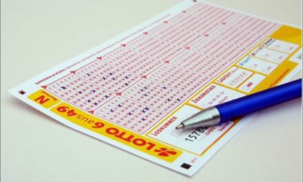 Homem acha dinheiro no chão, joga na loteria e ganha R$ 5.7 milhões