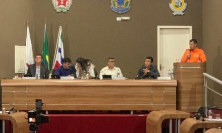 Comandante apresenta atividades do Corpo de Bombeiros durante reunião da Câmara de Arcos