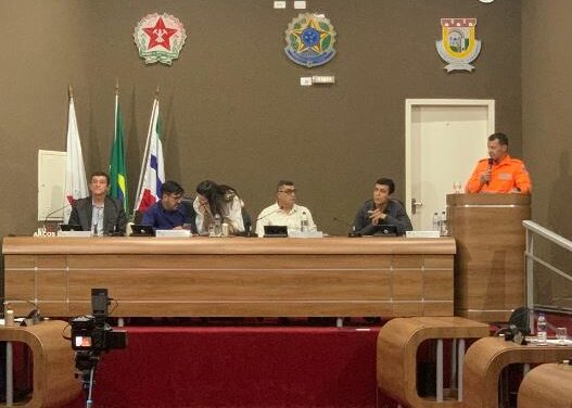 Comandante apresenta atividades do Corpo de Bombeiros durante reunião da Câmara de Arcos