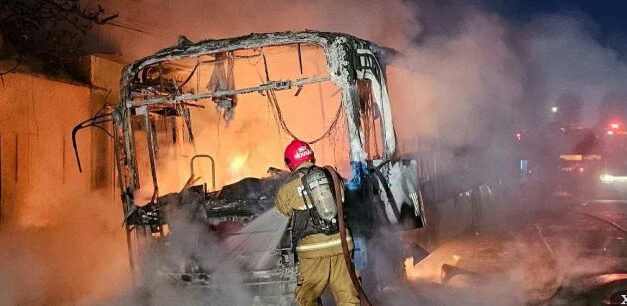 Uberlândia registra quatro ônibus incendiados e um apedrejado em 24 horas