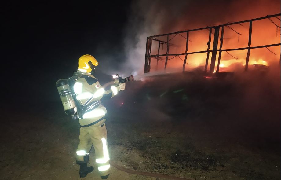 Carreta pega fogo na BR-354, em Bambuí