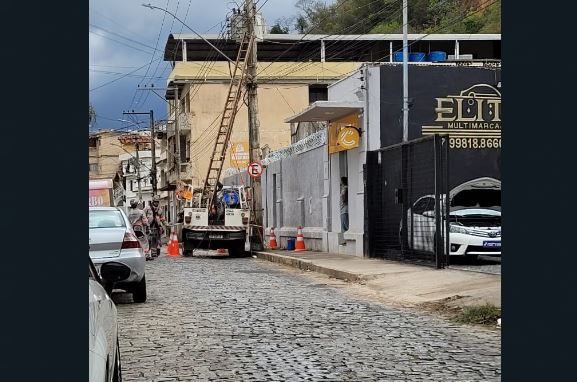 Após queda de energia nas imediações da praça Ferreira Pires, reunião da Câmara é encerrada