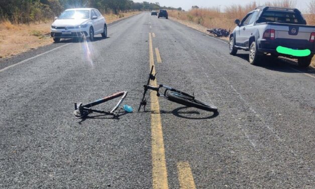Menino de 12 anos é atropelado ao atravessar rodovia de bicicleta e morre em MG