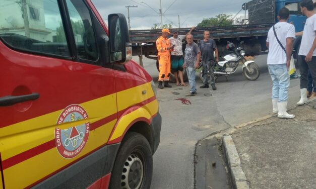 Motociclista sofre traumatismo craniano após colidir contra caminhão, em Formiga