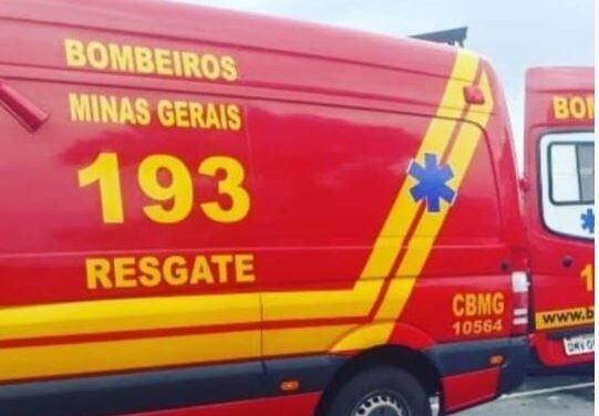 Gestante é socorrida pelos bombeiros no bairro Planalto, em Formiga