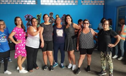 “Grupo Movimento ” do Cras 3 participa de baile temático dos anos 80