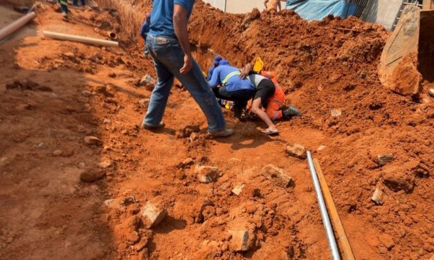 Bombeiros de Formiga realizam resgate de trabalhador soterrado em obra
