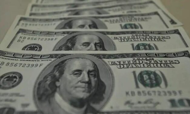 Dólar avança e fecha em R$ 6,18, com avaliação final do pacote de corte de gastos; Ibovespa cai