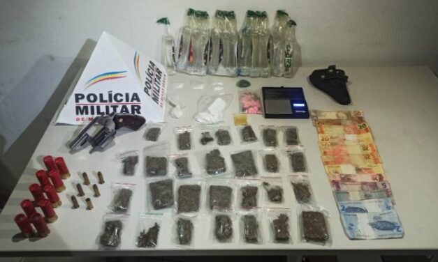 PM apreende grande quantidade de drogas e arma de fogo em Formiga; dois jovens foram presos