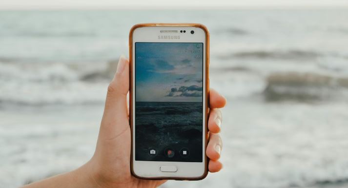 Homem filmado fazendo sexo em praia é afastado de concurso de delegado