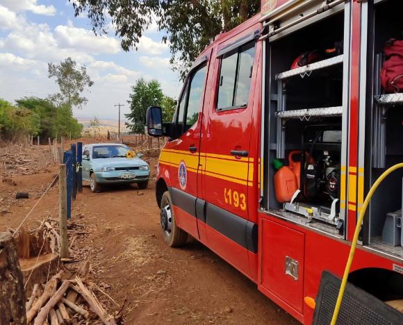 Idoso morre atropelado pelo próprio carro após esquecer de acionar o freio de mão