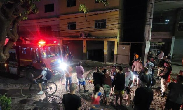 Incêndio destrói fábrica de tecidos em Minas; 30 pessoas são hospitalizadas