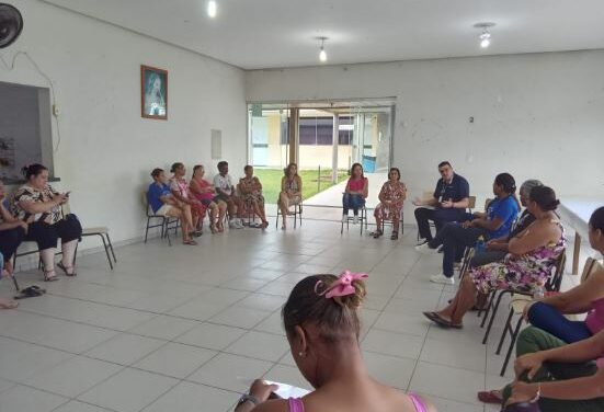 Outubro Rosa: Usuários do CRAS 2 participam de palestra sobre autocuidado