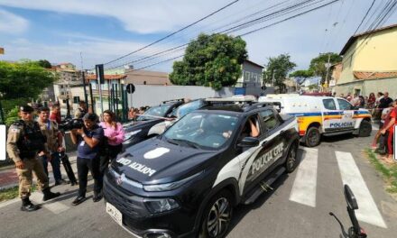 Homem em possível surto coloca fogo na própria casa com criança dentro