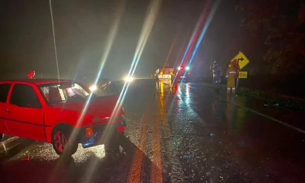 Motorista bateu em um caminhão ao tentar ultrapassar na MG-050, em Pimenta